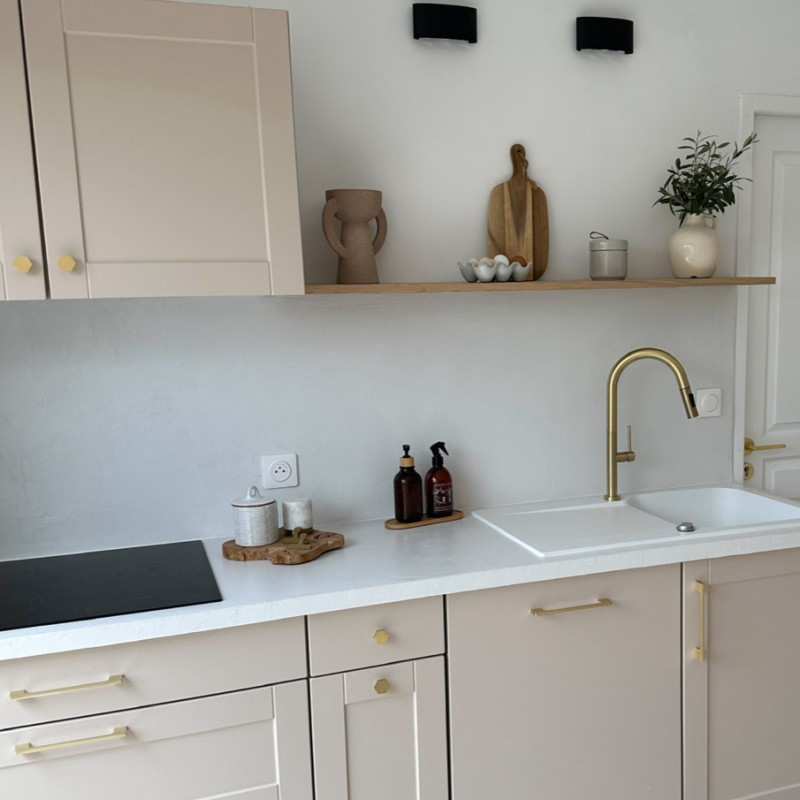 Béton ciré ISY mur cuisine - couleur 41. Banquise