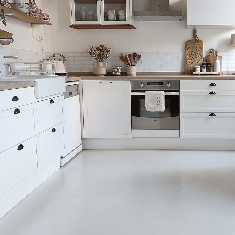 Béton ciré ISY sol cuisine - couleur 37. Beige