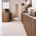 Béton ciré ISY sur carrelage sol - couleur 40. Blanc cassé