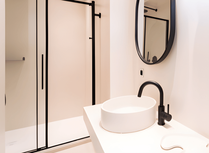 Béton ciré douche : quel est le meilleur vernis béton ciré de finition ?