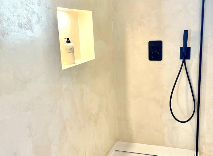 Réalisez une douche en béton ciré