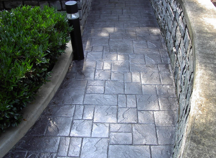 Le pochoir béton imprimé : la solution facile pour un aspect brique, dalle ou pavé !