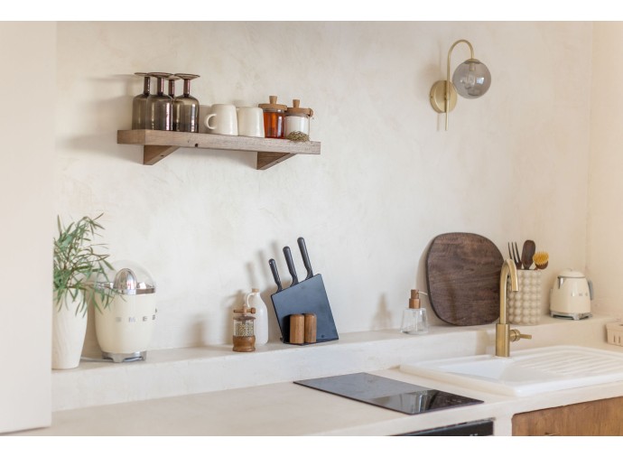 Béton ciré, chaux ou tadelakt ? Comparatif des revêtements tendance en 2025 !