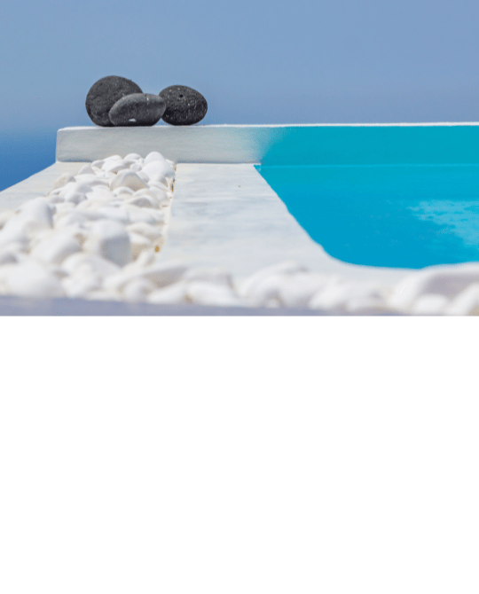 Piscine en béton ciré ultra-tendance avec le kit ISY béton ciré Piscine