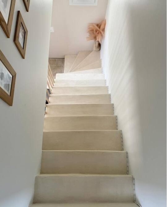 Béton ciré et escaliers suspendus